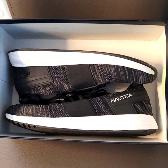 Nautica Soren 2, Men's athletic shoes, size 9.5M, color black like new w/ box. - Picture 6 of 6